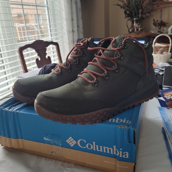 Man's boots Size 15 - Picture 10 of 11